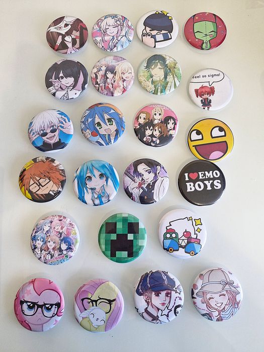 Значки Аниме , 58 мм и 25 мм Можно на заказ. 25 грн шт