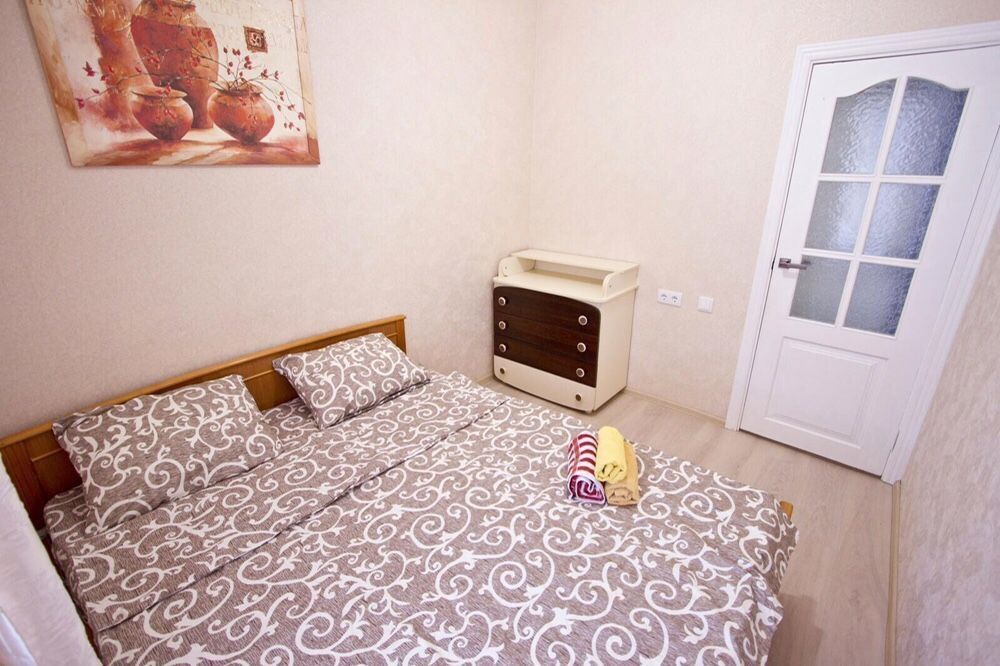 Посуточно квартира в центре! Дворец Украины. НСК ОЛИМПИЙСКИЙ