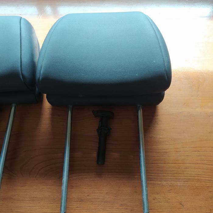 Encostos de cabeça para automóvel