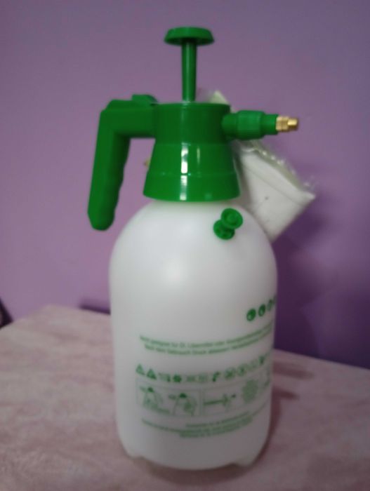 Opryskiwacz ciśnieniowy z pompką 2L