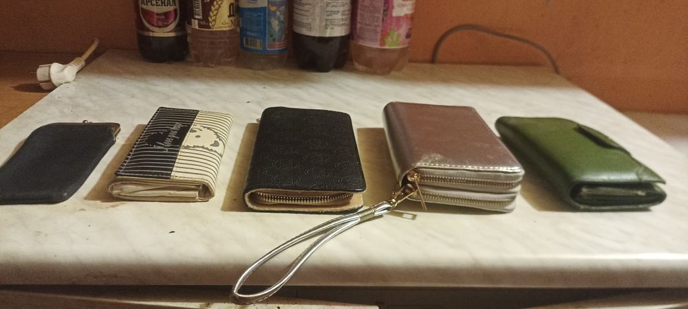 Кошельки разные..