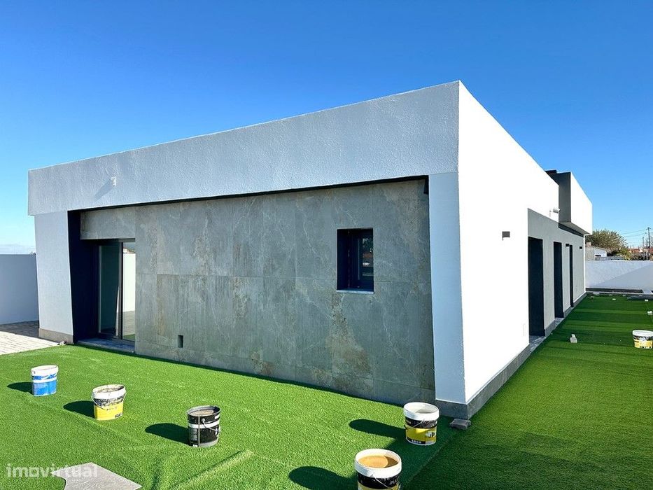 Moradia T3 a venda com Design Sofisticado e Jardim Privado