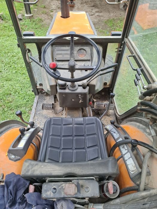 Ciagnik sadowniczy Renault 7014