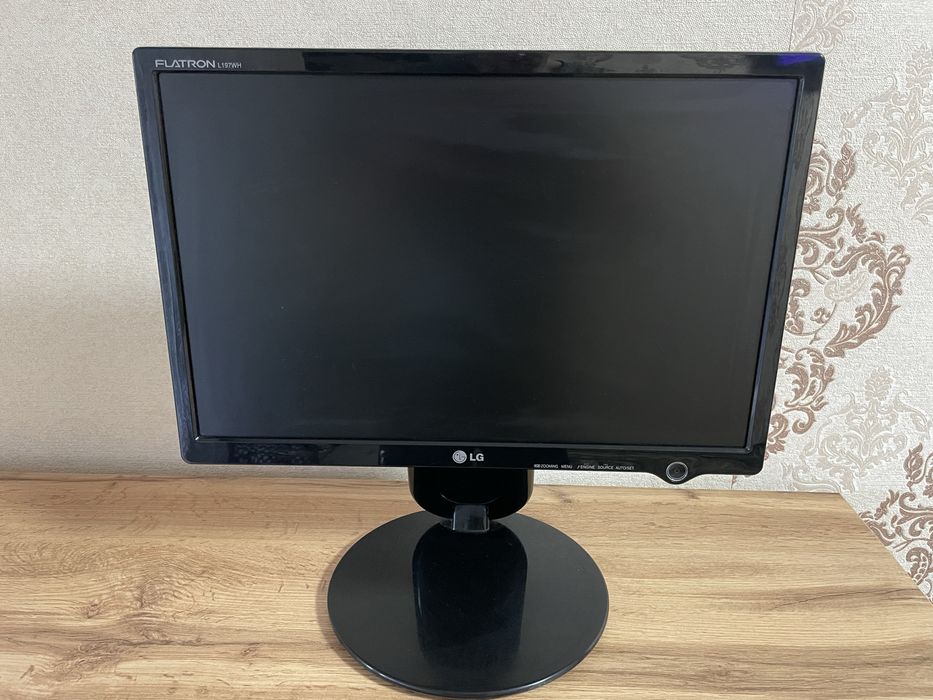 Монітор LG L197WHS