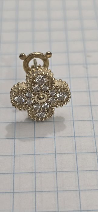 Сережки Van Cleef & Arpels з натуральними діамантами