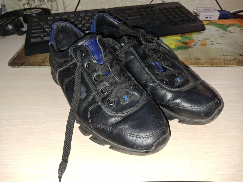 Чорні кросівки кожа 39 розмір