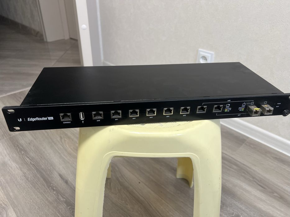 EdgeSwitch 48 комутатор та маршрутизатор