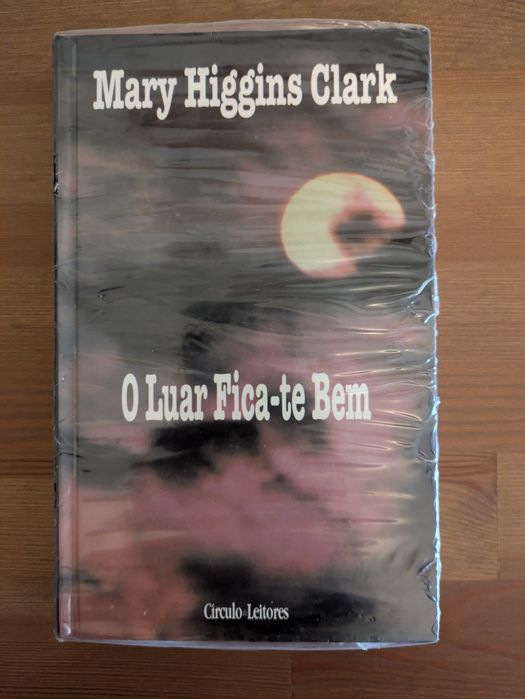 L NEW and SEALED "The Moonlight Suits You" by Mary Higgins Clark