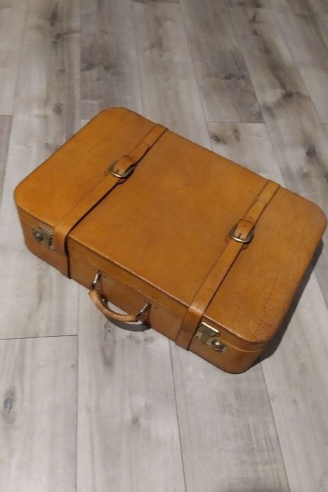 Чемодан кожаный рыжий