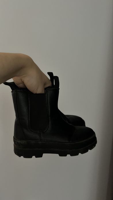 Продам дитячі черевички H&M