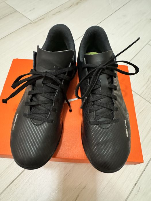 Футбольні бутси Nike
