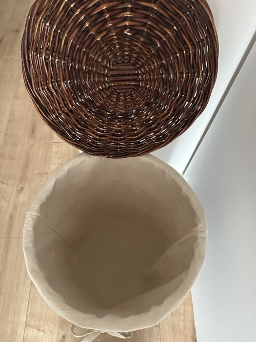 Cesta de vime para colocae roupa