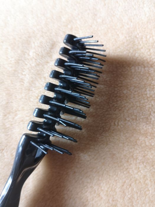 Escova de cabelo, nova, sem etiquetas.