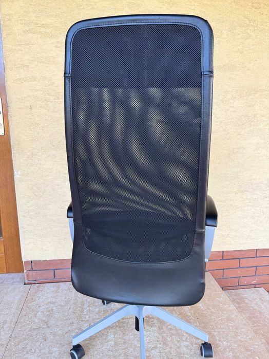 Fotel ergonomiczny biurowy Markus Ikea skóra czarny regulowany krzesło
