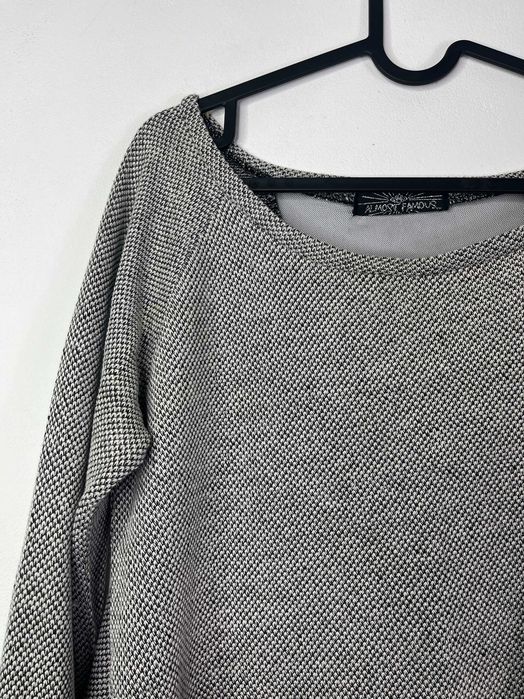 Szary popielaty melanżowy sweter crop top z siateczką Almost Famous S