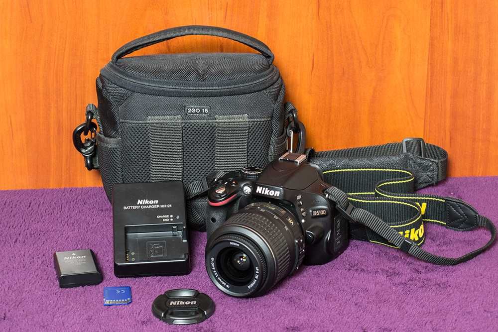 Дзеркальний фотоапарат Nikon D5100 з об’єктивом 18-55