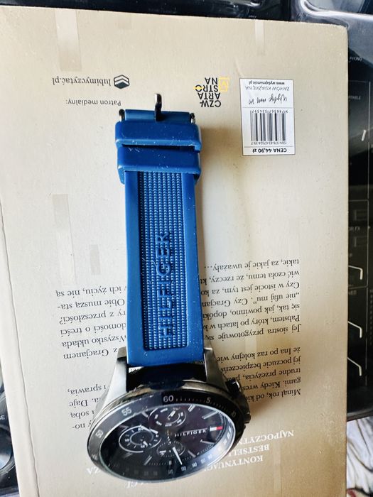 Zegarek Tommy Hilfiger Bank z silikonowymi logonwanymi paskami