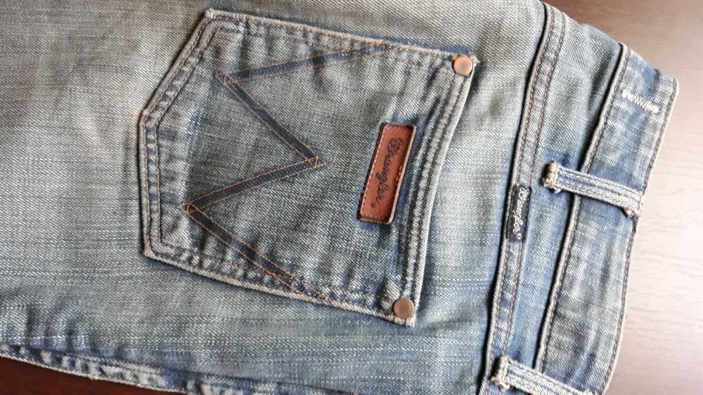 Sprzedam spodnie damskie wrangler .