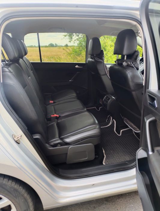 Автомобіль Volkswagen Touran