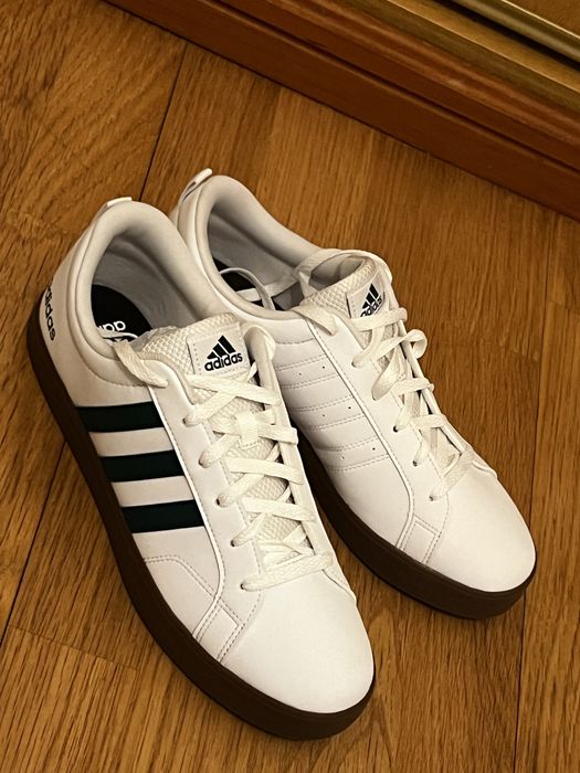 Tenis adidas novo