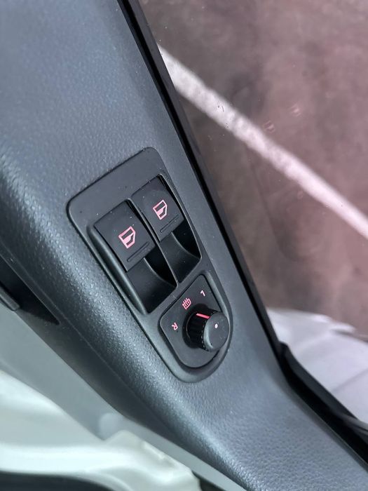 Volkswagen T5, 2.0 дизель, пасажир 9
Надійний та економний автомобіль.