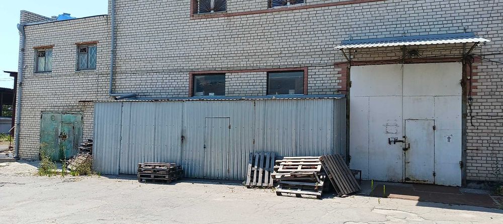 Продам складские помещения площадью 1200 м.кв .по Нефтянников.