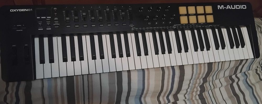 Teclado Oxygen 61 M -Audio