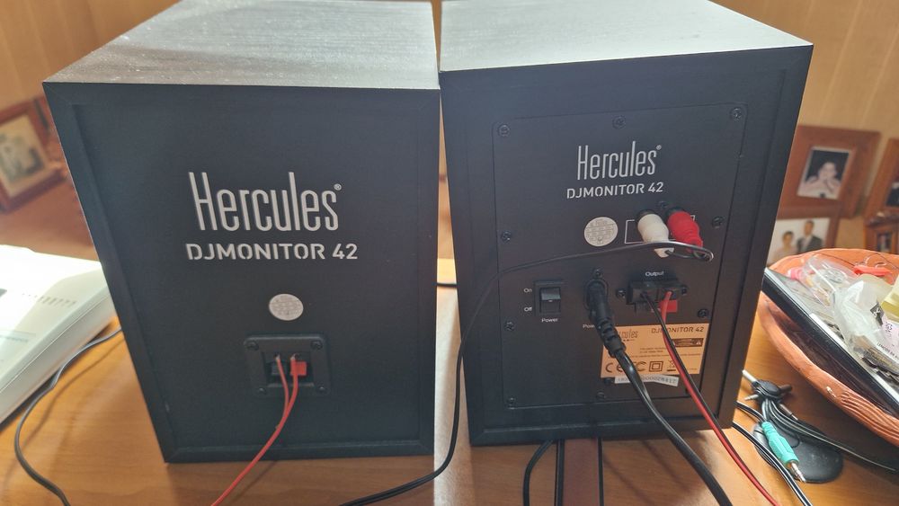 Colunas  Hercules DJMonitor 42
