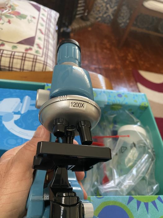 Kit Laboratorial para Criança com Microscópio