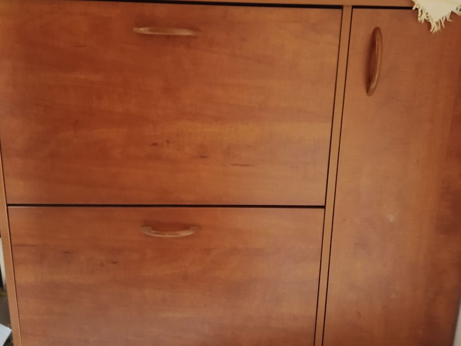 Szafka na buty z półkami