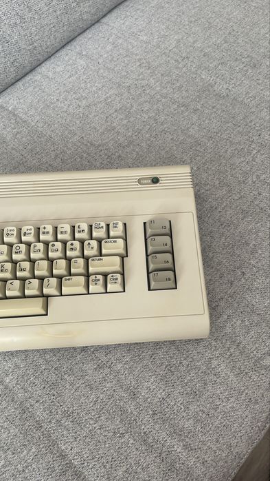 Retro komputer Commodore 64 (C64)