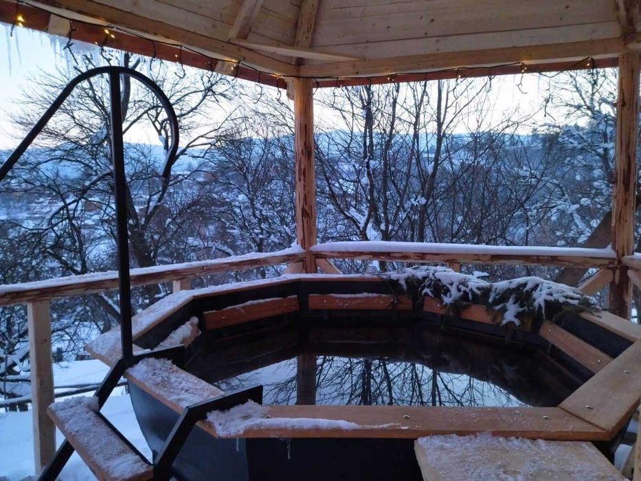 Апартаменти в центрі на 2-4 осіб. Поруч чан. Вид на гори