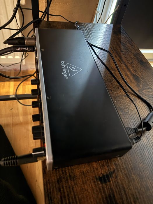 Interfejs BEHRINGER 404HD