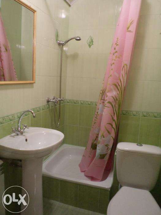 сдаётся однокомнатная квартира в особняке в центре с баней, свiтло 24/