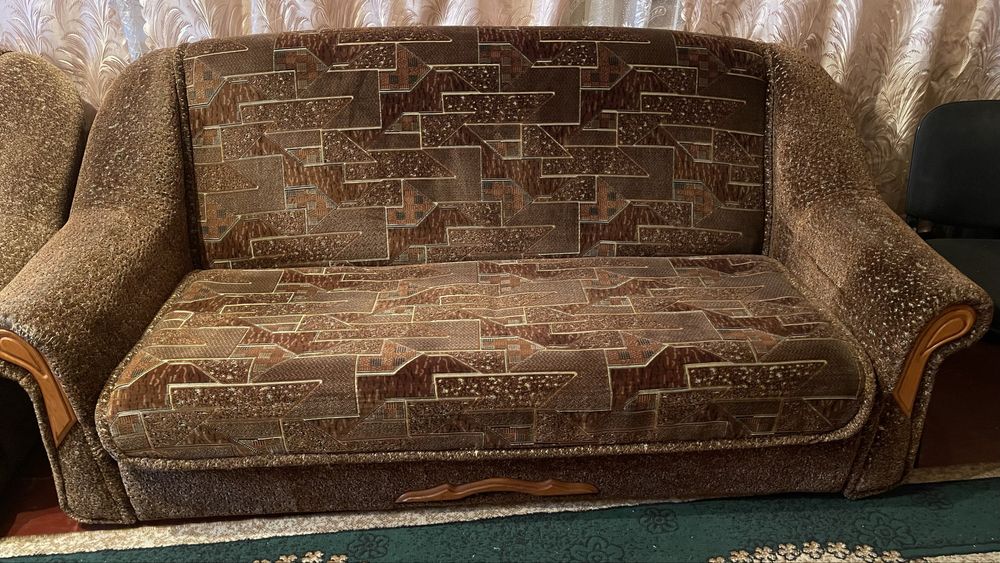 Диван і два крісла, самовивіз