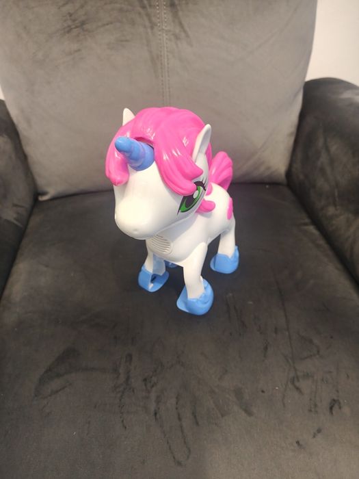 Zabawki widoczne na zdjęciu.