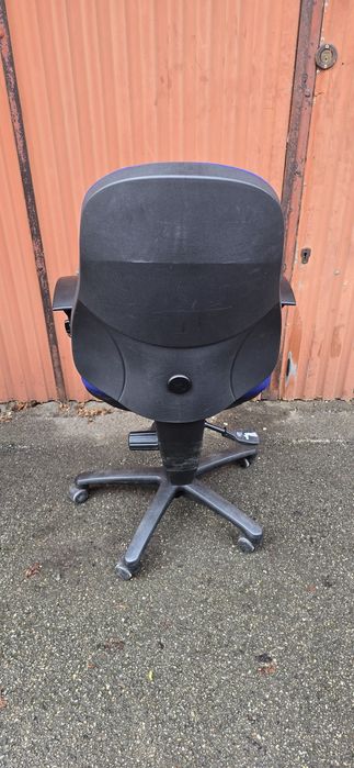 Krzesło biurowe regulowane