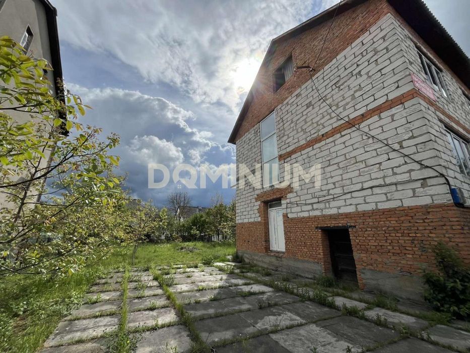 Продається будинок в м.Тячів