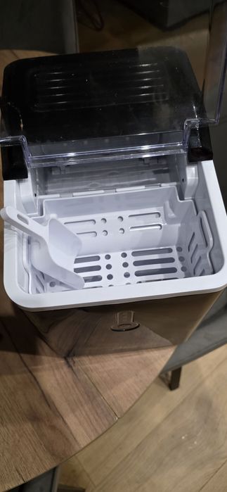 Kostkarka  do lodu  Klarstein czarna jak nowa