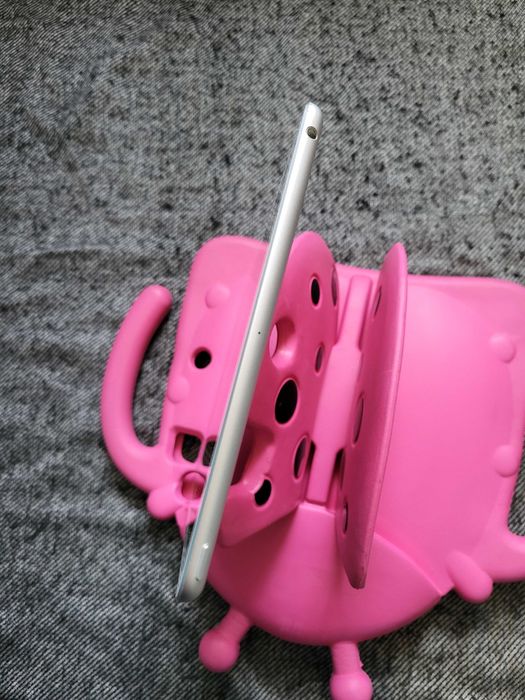 iPad 6 9.7" 128 ГБ планшет apple з чохлом