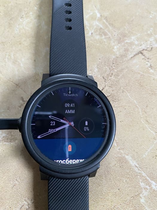 Умные часы Mobvoi Ticwatch E (WF12086)