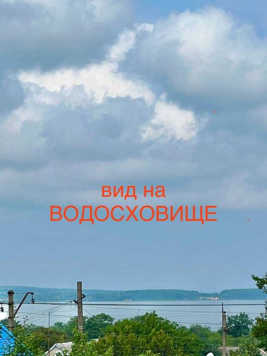 Продається ВИДОВИЙ 2-х поверховий будинок з двома гаражами,