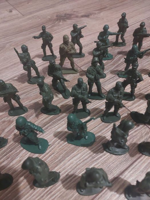 Żołnierzyki plastikowe z czasów PRL 44 sztuki