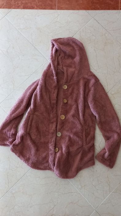 Casaco fofinho com carapuço
