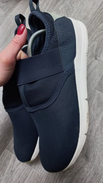 Фірмові кросівки  Decathlon