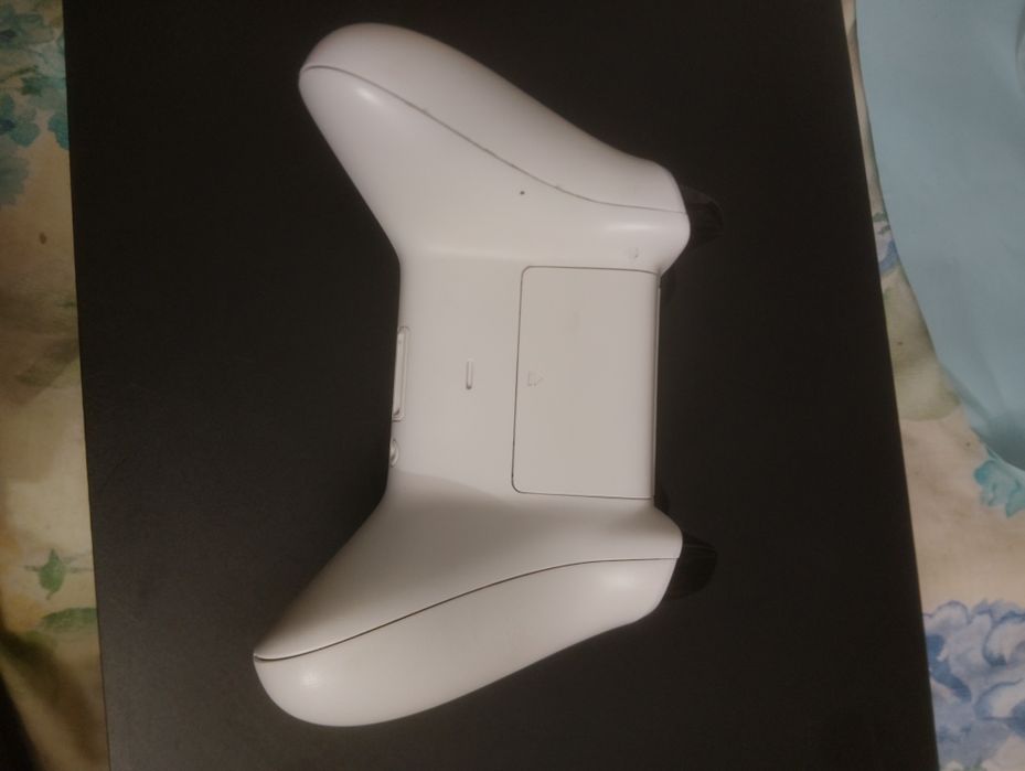 Продам xbox one x   1т