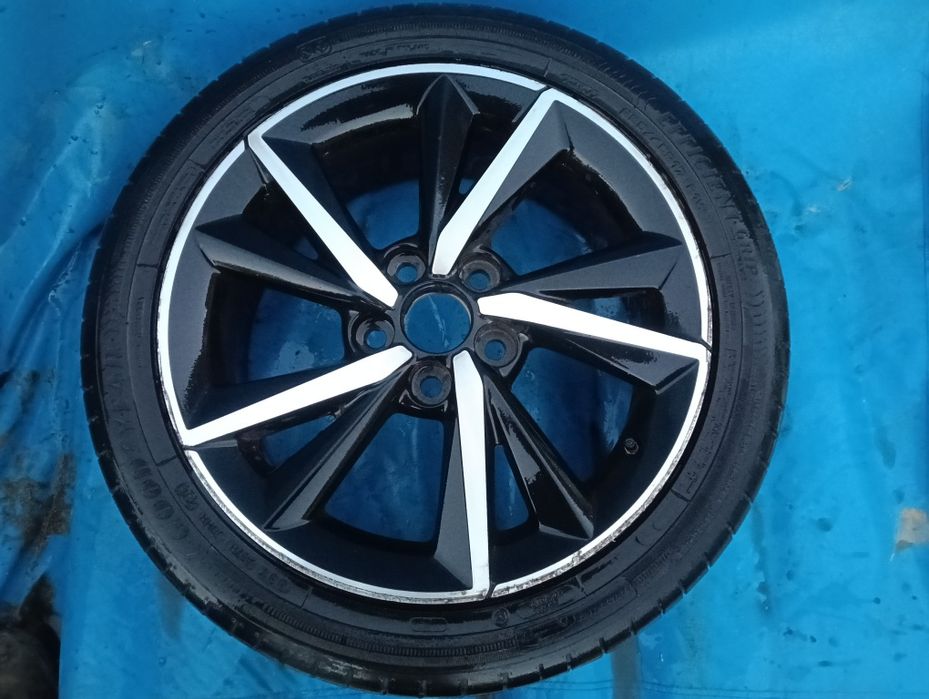 Toyota Auris ll Híbrido 1.8 A Gasolina /Jantes 17 com pneus para os Anos de 2015/2016/2017/2018/2019/2020/2021/2022/2023/2024