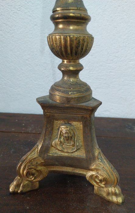 Arte sacra. Crucifixo antigo de altar.