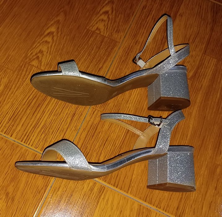 Sandalias prata novas