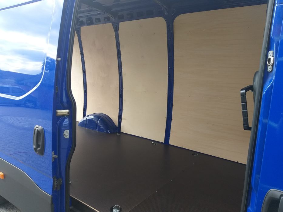 Zabudowa busa, zabudowy busów. Podłogi, boki, nadkola. IVECO daily